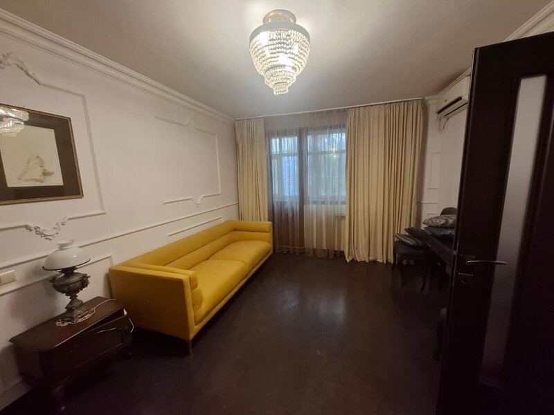 Eroii Revolutiei, Apartament 2 camere et. 1 la 10 minute pe jos de M2.